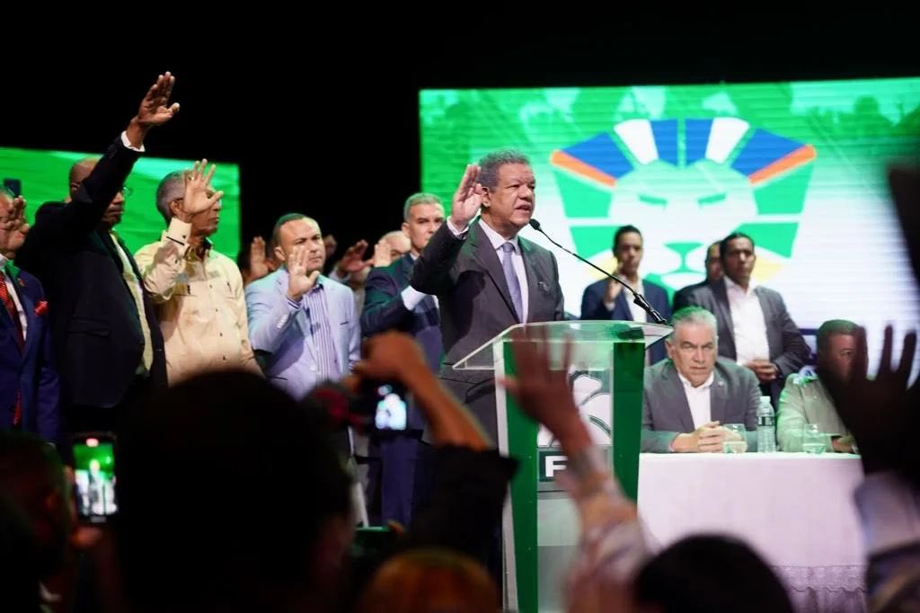 self_santiago's tweet photo. La coalición de partidos de la Gran Alianza Nacional por la Renovación Económica y Social (GANAREMOS), donde los partidos que la encabezan catalogaron al Dr. @LeonelFernandez como un líder capaz de restablecer los caminos de la República Dominicana.
#ConLeonel
#FuerzaExternaSti🇩🇴 https://t.co/dHWvD6T8o0