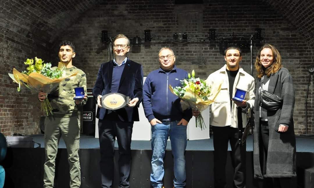 ADUMONTIER60700's tweet photo. Très heureux de remettre à Berdan DOLOSIR et Clément SAUMON, les deux nouvelles pépites du @BCOPSM la médaille d’honneur de la ville à l’occasion de leur titre de champion de France ! Quel club ! Quel avenir ! Ils font la fierté de notre ville. https://t.co/zBbKu1YM6G