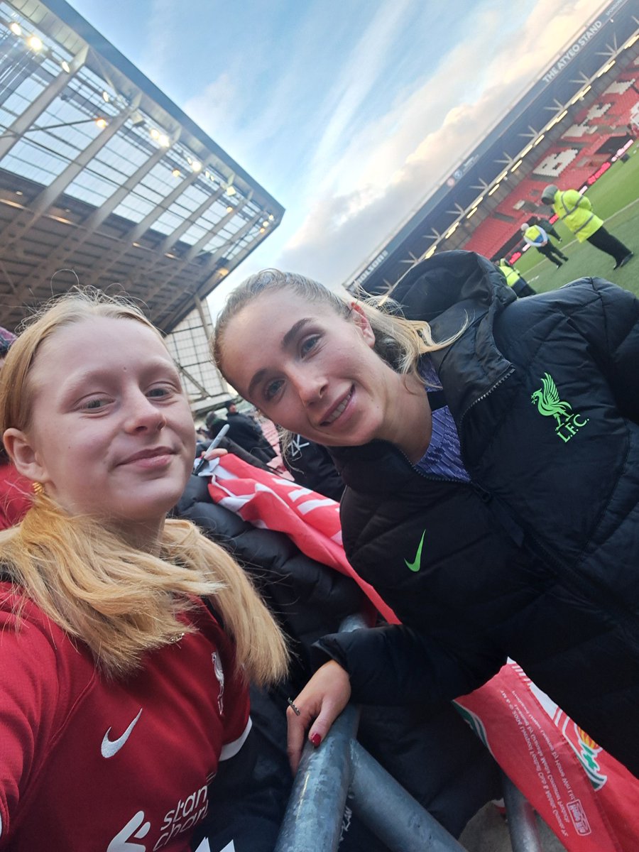 deepex's tweet image. Big shout out to @bokearnsxxx for making my daughters day today. Great to see players take a few minutes to speak to the fans and inspire the next generation.
