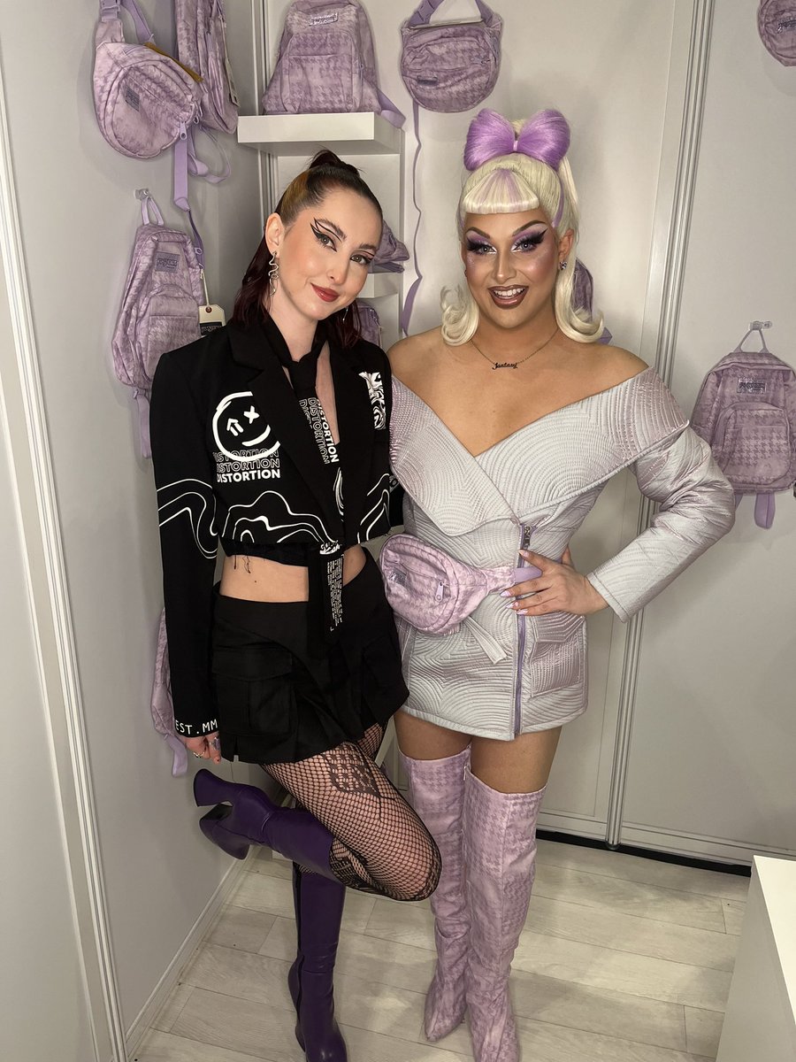 fran_whitee's tweet photo. Purple booties 👢@janjanjan 💜 https://t.co/WcHqmoIt53