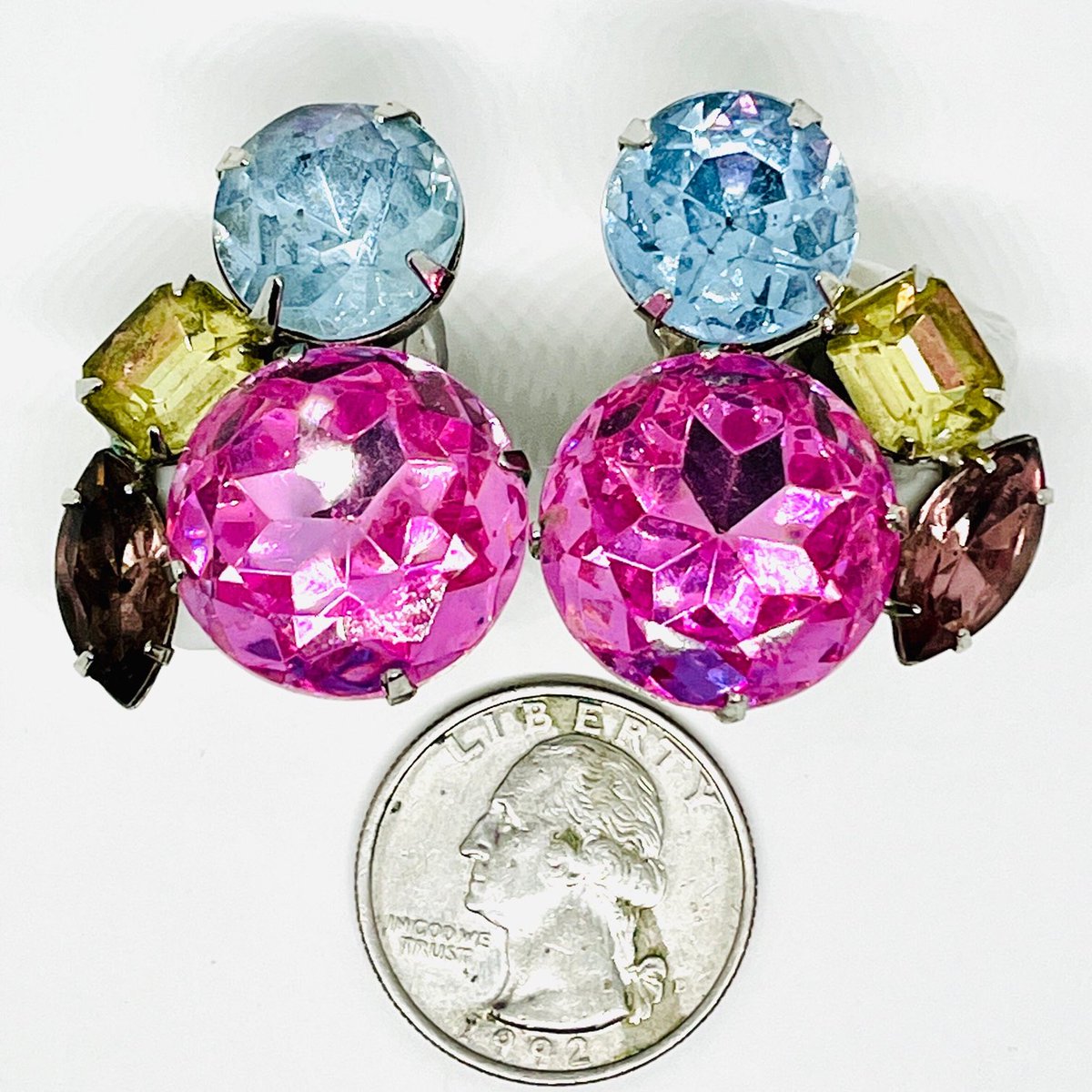 Just Listed in my #Etsy shop ✨ Oversized Roundcut Pink and Blue Fruit Salad Clustered Glass Rhinestone Clip Earrings, 1960s #midcenturyvintage #1960sCostume #vintagejewelry #mhhsbd #craftbizparty #funjewelryfinds bobbydazzlersjewelry.etsy.com/listing/165774…