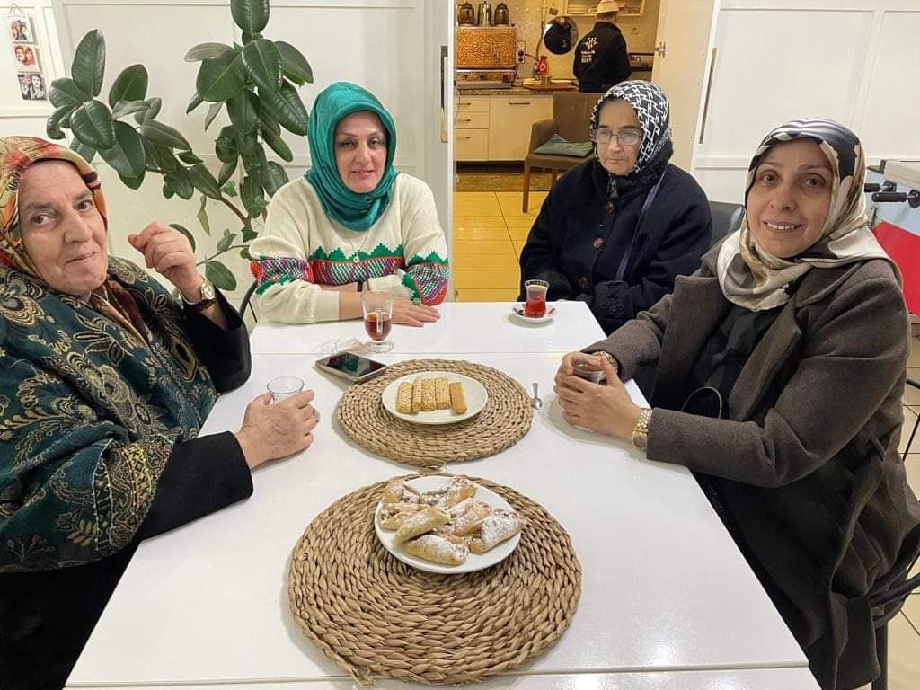 akkadingursu's tweet photo. İlçe Başkanımız Erkan Şekeroğlu ,Kadın Kolları Başkanımız Zehra Aslan ve yöneticilerimiz ile birlikte Tekkale Köyü Dernek yönetimine hayırlı olsun ziyareti gerçekleştirdik. Göreve gelen Başkan ve yönetimine başarılar dileriz. https://t.co/EVpgKHOJ0h