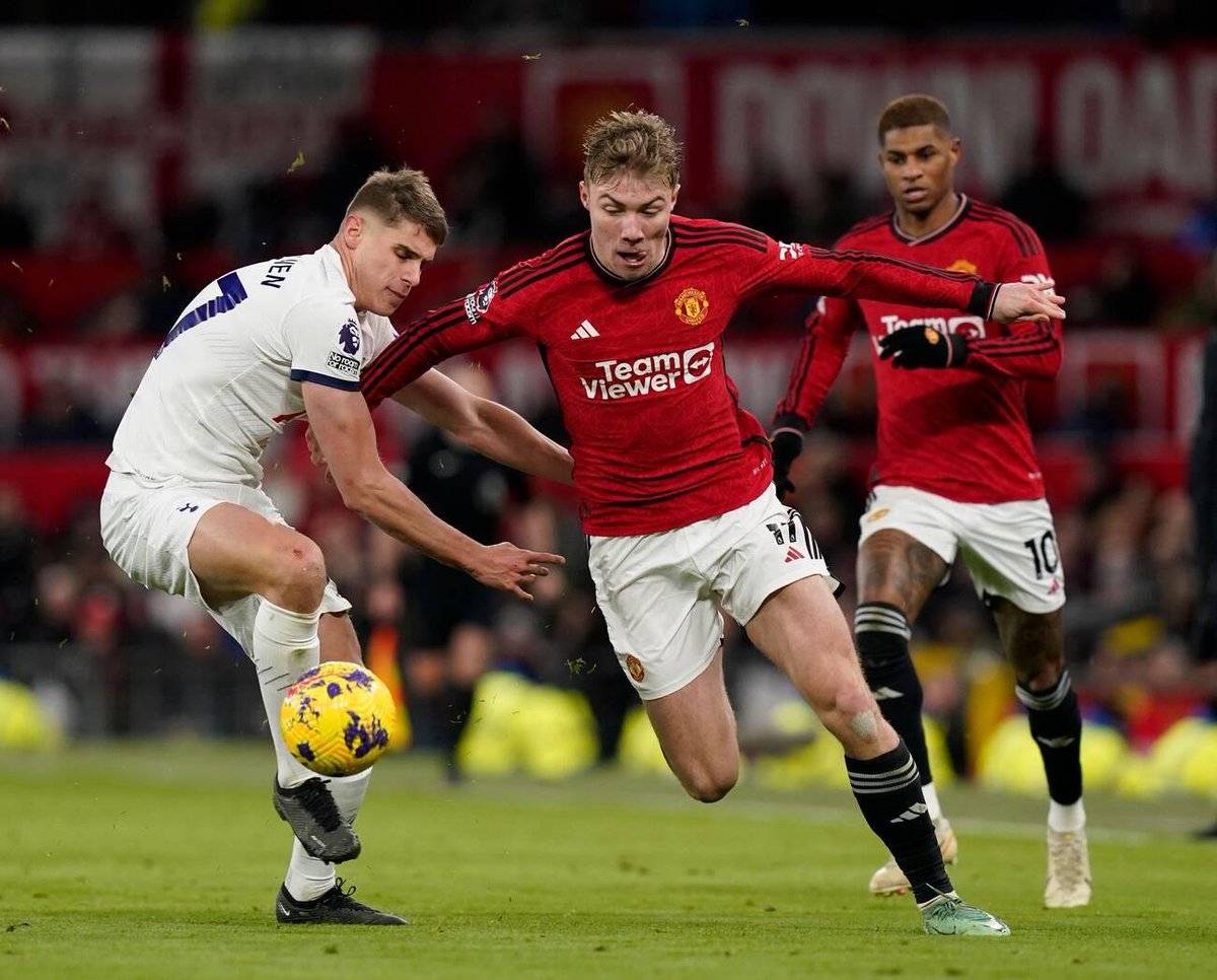 manutd_world's tweet photo. Rasmus Hojlund: "Saya senang memberinya (Rashford) assist hari ini. Ia juga memberi saya bola sepanjang waktu."

#PostMatchReaction
#MUNTOT #PL https://t.co/EDnSaT4oBe