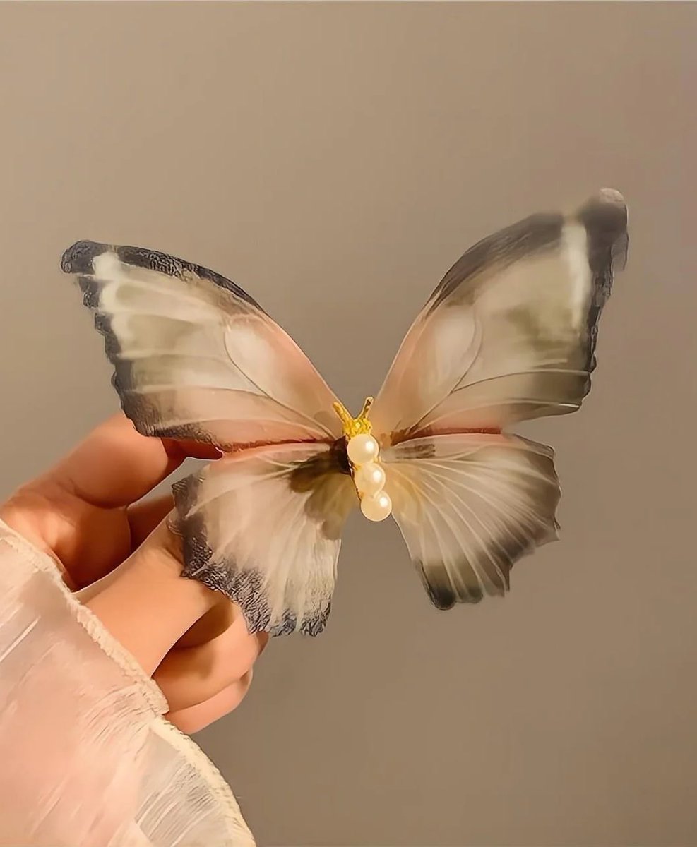 300moods's tweet photo. majestic butterfly hair clip https://t.co/L28eea7Kj3