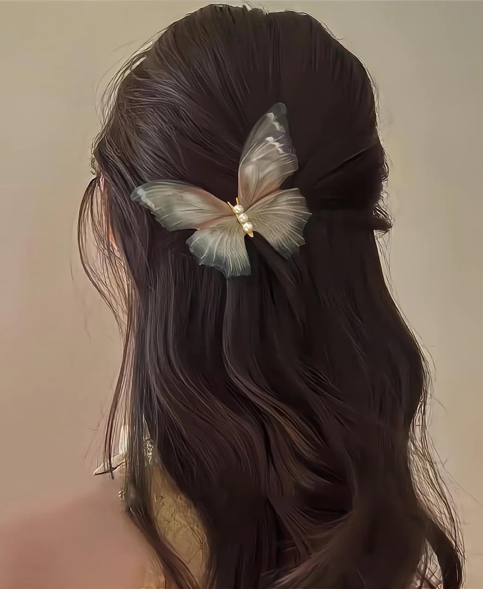 300moods's tweet photo. majestic butterfly hair clip https://t.co/L28eea7Kj3