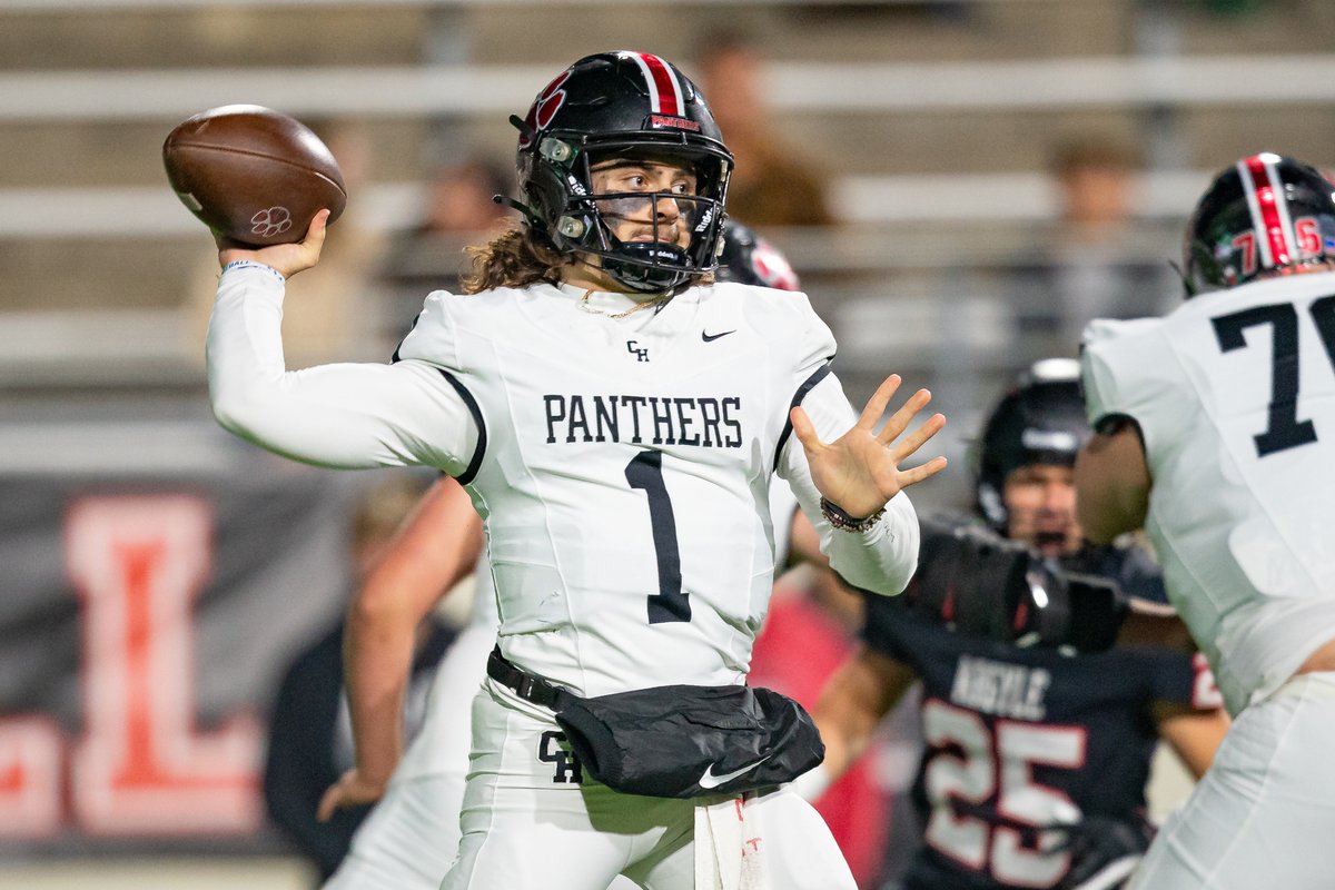 Colleyville Heritage QB Luke Ullrich is a member of the #txhsfb Fort Worth All Area First Team. See the other 9 District 4-5A D2 players that received honors.

FULL TEAM: star-telegram.com/sports/dfwvars…