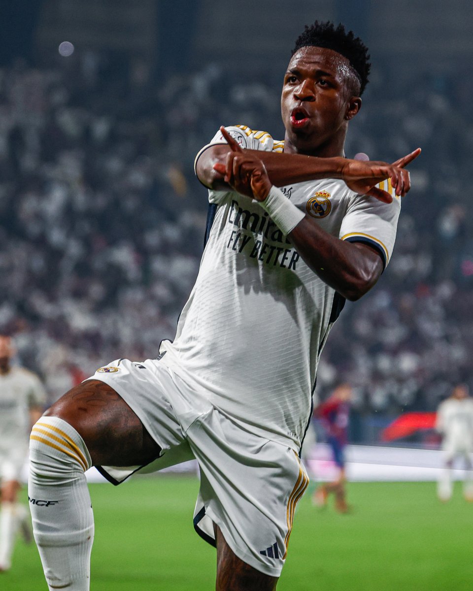 realmadrid's tweet photo. 🔊 ¿Suena samba?
🕺 Pues... ¡A bailar! https://t.co/jgrUVxN3YK