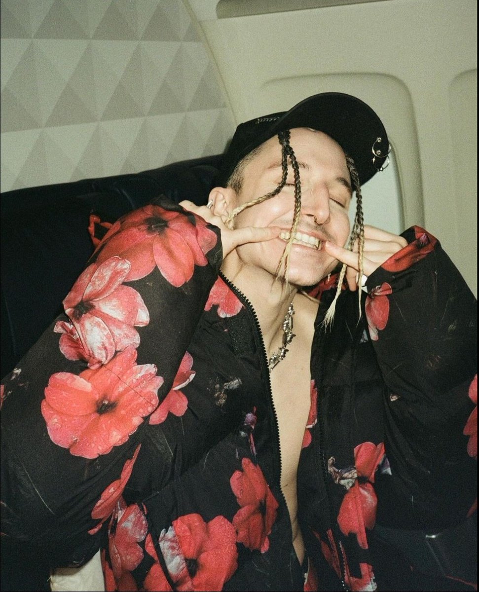 𝓜𝓸𝓵𝓵𝔂(𝓫𝔂 𝓬𝓱𝓪𝓼𝓮 𝓪𝓽𝓵𝓪𝓷𝓽𝓲𝓬) tweet media