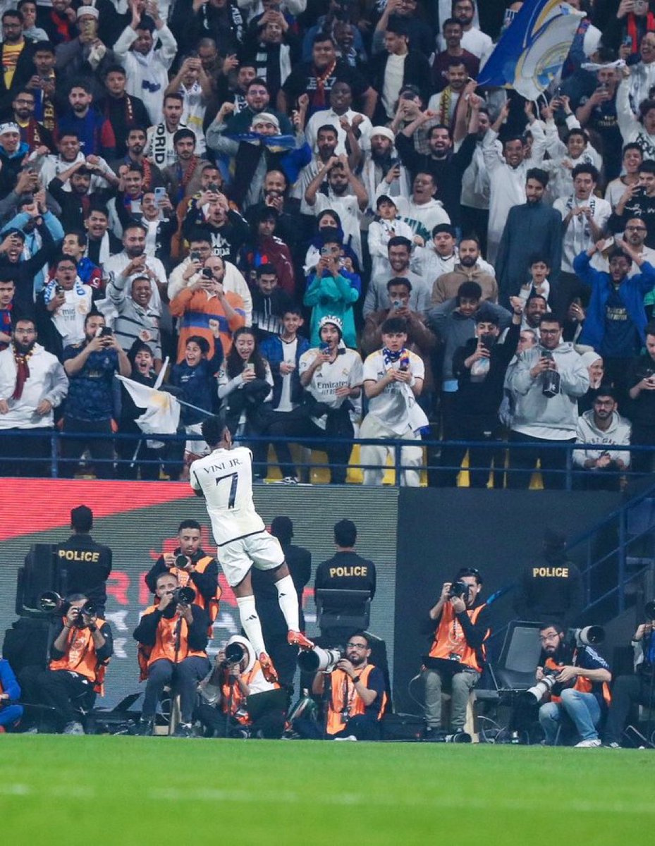 MadridXtra's tweet photo. Real Madrid’s current number 7 scored in the 7th minute and did the SIU celebration at Real Madrid’s ex-number 7 current stadium.

Wow. 🤍 https://t.co/rtT3pwq2L1