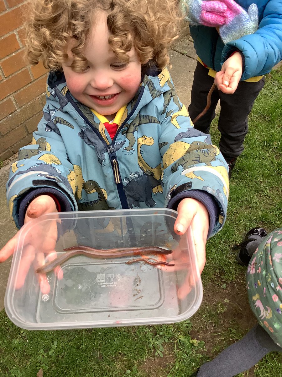 stdavidsrc2017's tweet photo. The nursery children have loved using the new worm calculator. I think we need a bigger ruler! #sdpnurs #exploration #exploringourenvironment #superworm #beingoutdoors https://t.co/eQjoj1Ep0Y