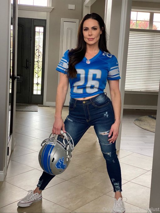 #AllGrit #OnePride #nfl #NFLPlayoffs @Lions let&rsquo;s go 💙🙌🏻 https://t.co/4O3YppKaug<a href="/tag/allgrit"class="tags">#AllGrit</a><a href="/tag/onepride"class="tags">#OnePride</a><a href="/tag/nfl"class="tags">#nfl</a><a href="/tag/nflplayoffs"class="tags">#NFLPlayoffs</a><a class="tags" target="_blank" title="On Twitter" href="/?out=eyJ0eXAiOiJKV1QiLCJhbGciOiJIUzUxMiJ9.eyJpYXQiOjE3MTg2ODE0MjgsImlzcyI6InR3cG9ybnN0YXJzLmNvbSIsIm5iZiI6MTcxODY4MTQyOCwiZXhwIjoxNzUwMjE3NDI4LCJyZWRpcmVjdF91cmwiOiJodHRwczovL3R3aXR0ZXIuY29tL0xpb25zIn0.5_KsUuMojAqYor5HBKlaYwpA6TPYwcj8AwrsgdetFFGl7V7yI-kcy6Sfvf1isvZcxC-ZrjKdo2dLIwLUFuUnAw">@Lions</a>