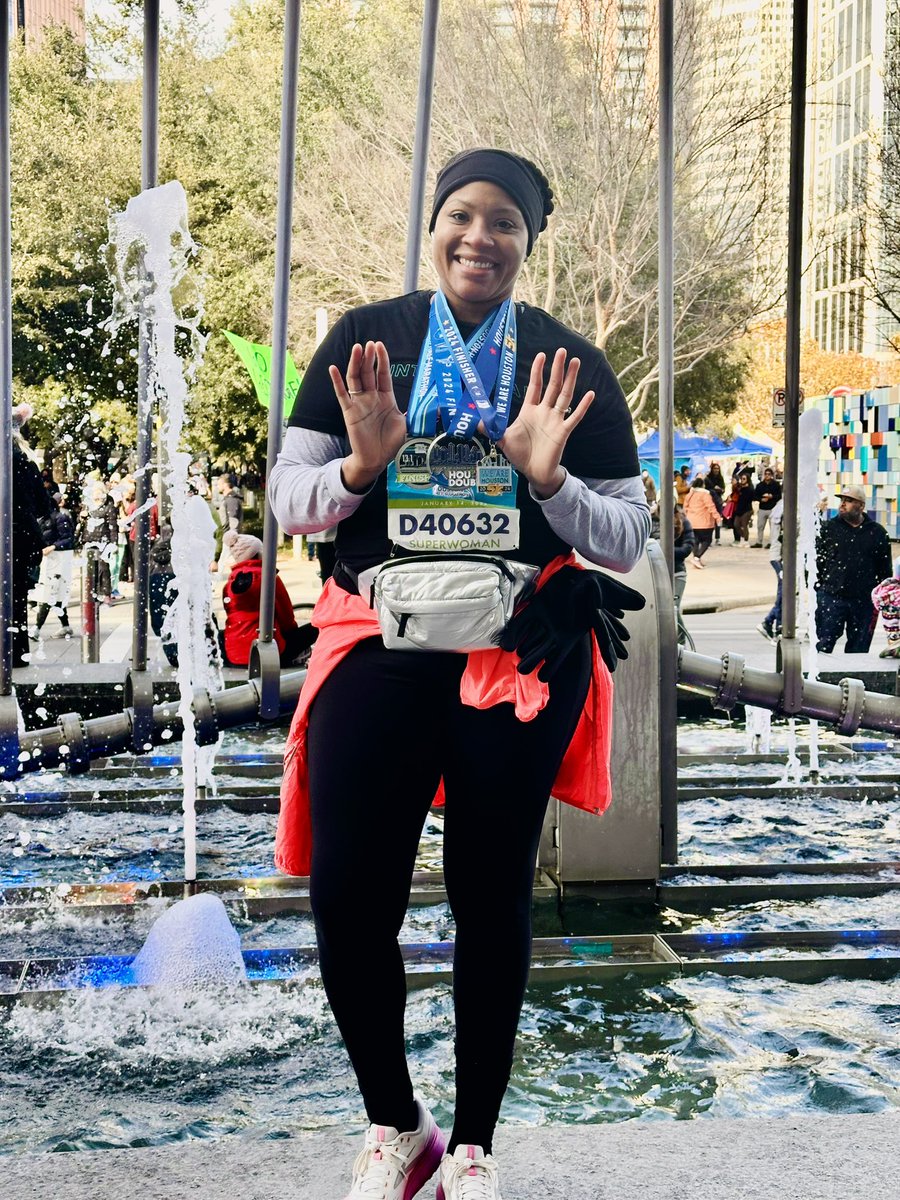 SierraJoseph15's tweet photo. I came, I saw, I ran, I conquered!!! 2 races back to back. 16.3miles in 2 days! Finished in 2:30! 🏃🏽♀️💨🤩 Shout out to the team! #TeamJoseph
#RunHou #HouHalf #Hou5k #HoustonDoubleChallenge #TheRunningTeacher #makeyourselfproud @CoachJosephFB @fit_leaders @HoustonMarathon https://t.co/Z3AQc5b82G