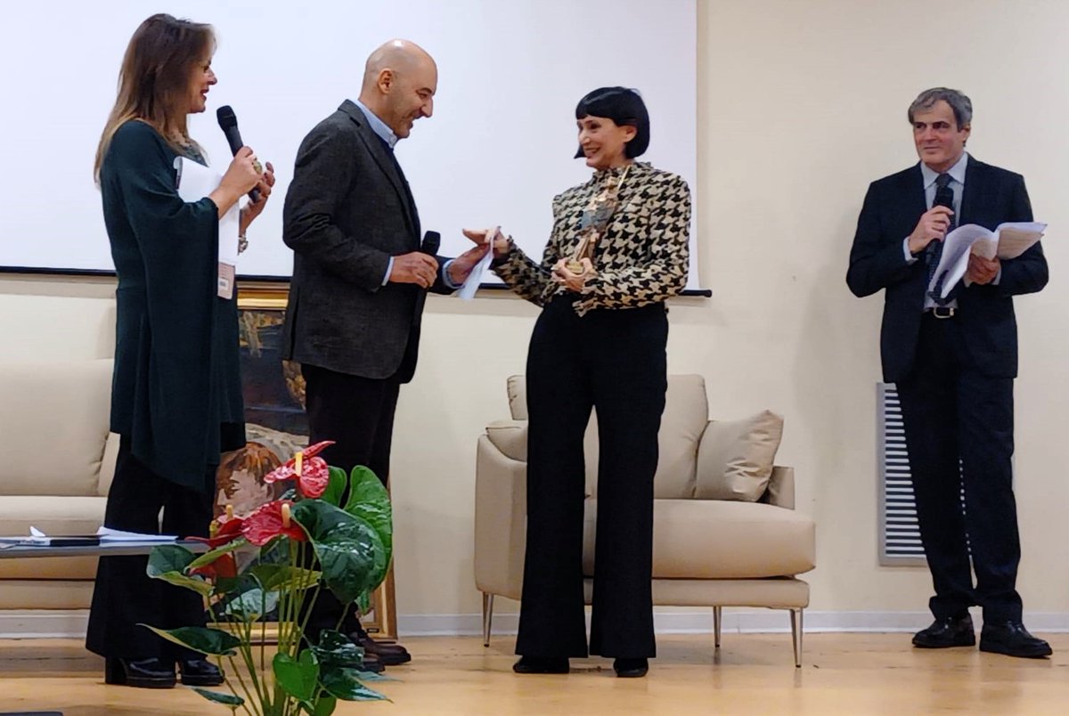 PieraCarlomagno's tweet photo. "La presenza di Cacciari la dice lunga - dice al Tgr Basilicata Raffaele Nigro - ma anche quella di altri autori come Minore e la Carlomagno che scrivono non soltanto per divertire". Ieri a #Grassano Premio Carlo Levi a #Iltagliofreddodellaluna @solferinolibri https://t.co/YImZWheAqy