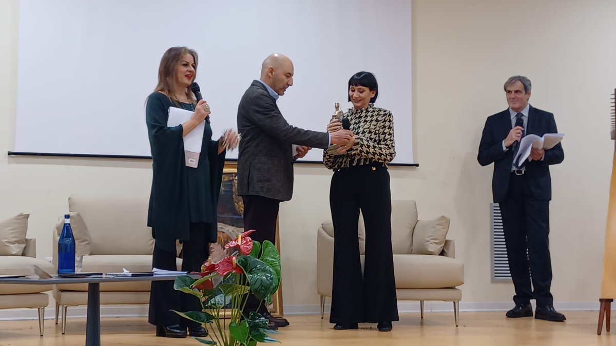 PieraCarlomagno's tweet photo. "La presenza di Cacciari la dice lunga - dice al Tgr Basilicata Raffaele Nigro - ma anche quella di altri autori come Minore e la Carlomagno che scrivono non soltanto per divertire". Ieri a #Grassano Premio Carlo Levi a #Iltagliofreddodellaluna @solferinolibri https://t.co/YImZWheAqy