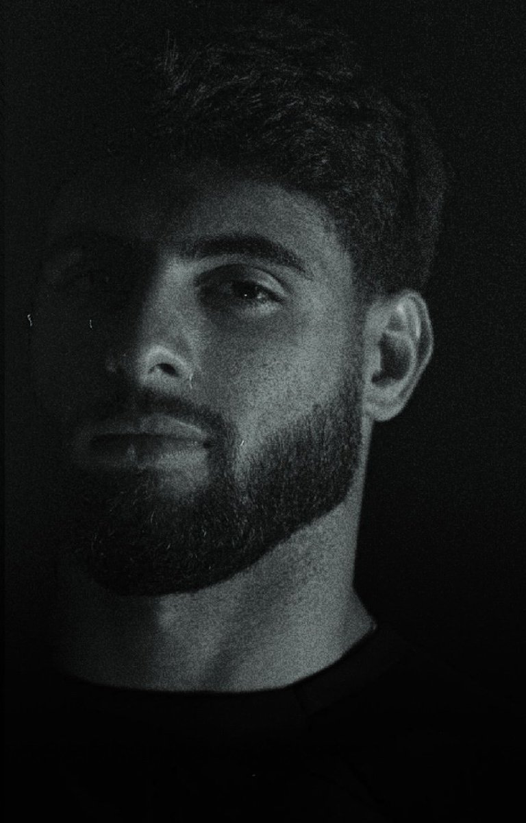 Todo mundo sabe que o Vitor Roque vai entrar no segundo tempo

Vai fazer um gol aos 53
Empatar o jogo aos 81
E nós acréscimos aos 96 vai fazer o gol da virada

Vai comemorar em frente a torcida do real mostrando as genitais enquanto faz a comemoração do tigrinho