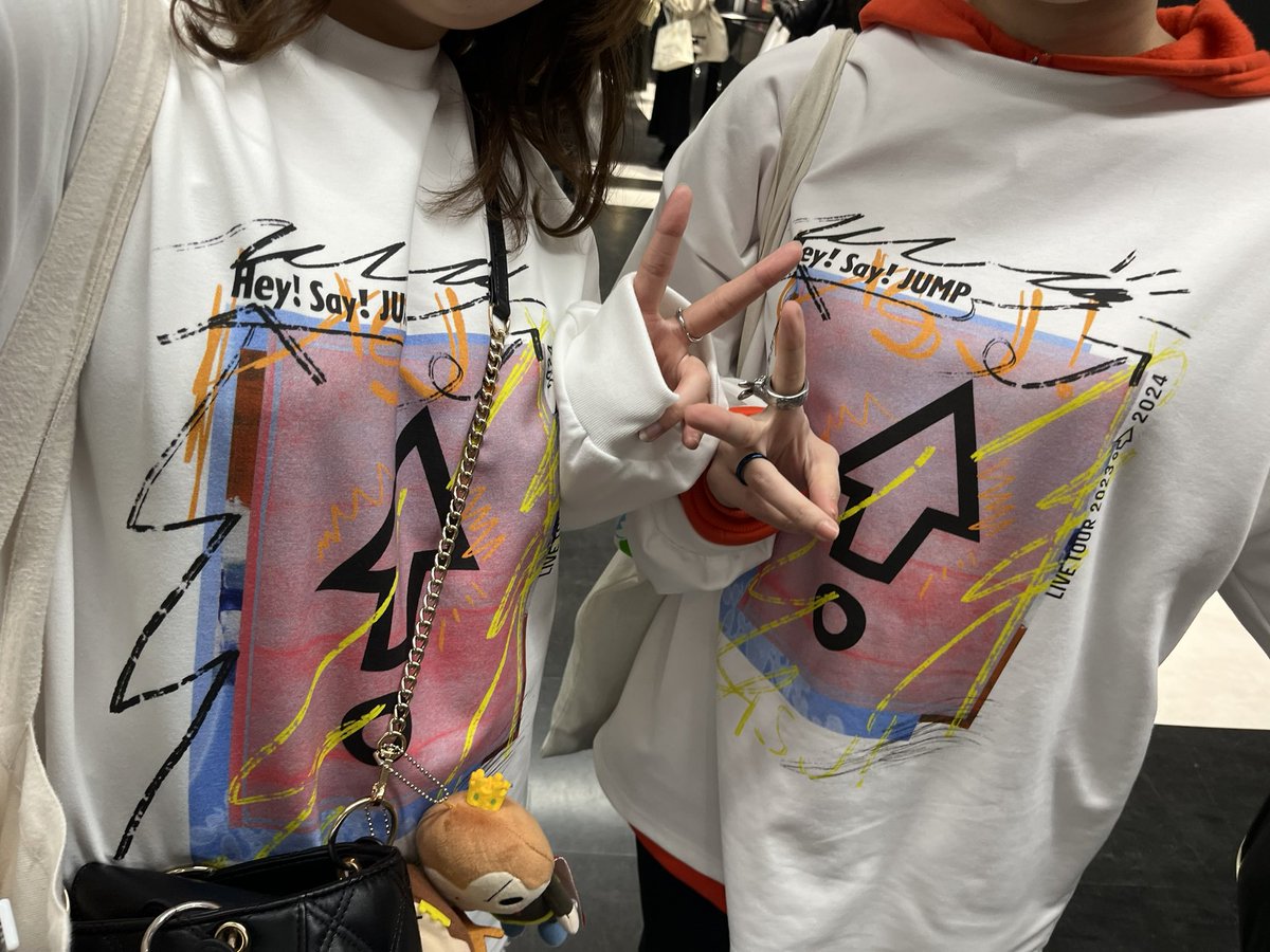 inar_0422's tweet photo. ライブ2日間参戦できたし
アリーナ前の方入れたし
なぎちゃ🧡とやっとのはじめましてできて幸せすぎた✊🏻💕
オーラスまさかこんなに大号泣するとは思わんやったけどオタクってやっぱり楽しい‼️って感じれてうれちいだた😵‍💫
また次も福岡で8人と会えますよ➰に·͜· ︎︎ https://t.co/7i9nfId5jA
