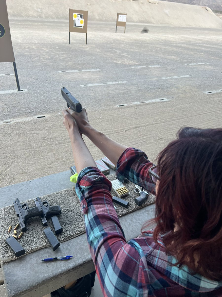_lil_Ragamuffin's tweet photo. Last month, I shot a firearm for the first time…
…it’s definitely not my last!
✌️💗🔫
#GirlWithGun #JennisGottaGun😂
#isewandshootguns
#selfdefencetraining #ProtectYoSelf #2A #GunRightsAreWomensRights https://t.co/HLT5Nq8JZf