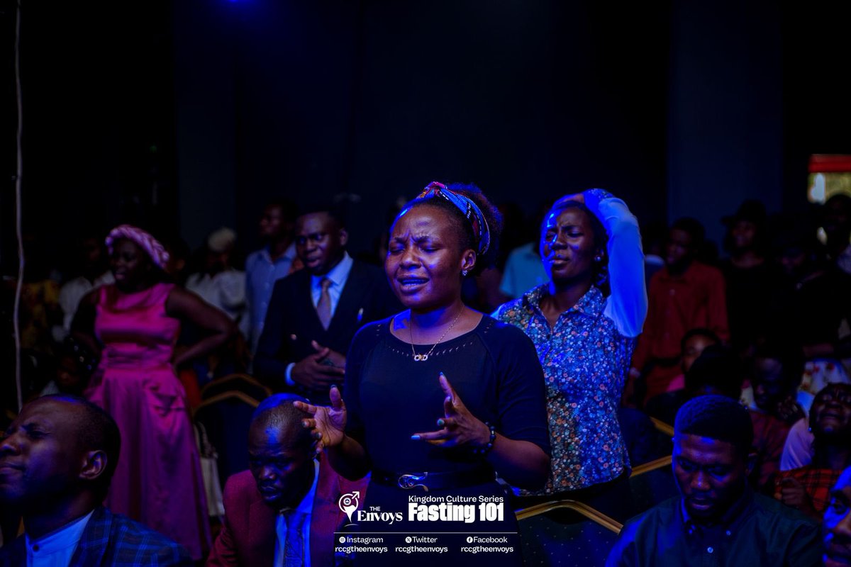 rccgtheenvoys's tweet photo. Minstrel Tolamise led a soul-stirring ministration, and the atmosphere was saturated with worship.
Every heart is soaked in the powerful presence of divine inspiration.
#RCCGTheEnvoys #EnvoysChurch #OgbaChurch #TheEnvoys #PDaniel #fasting101 https://t.co/PCtWSox5SC