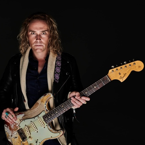 Philip Sayce new single 'Backstabber' from forthcoming album 'The Wolves Are Coming' - #PhilipSayceMusic @philipsayce #PhilipSayce dlvr.it/T1NBdf