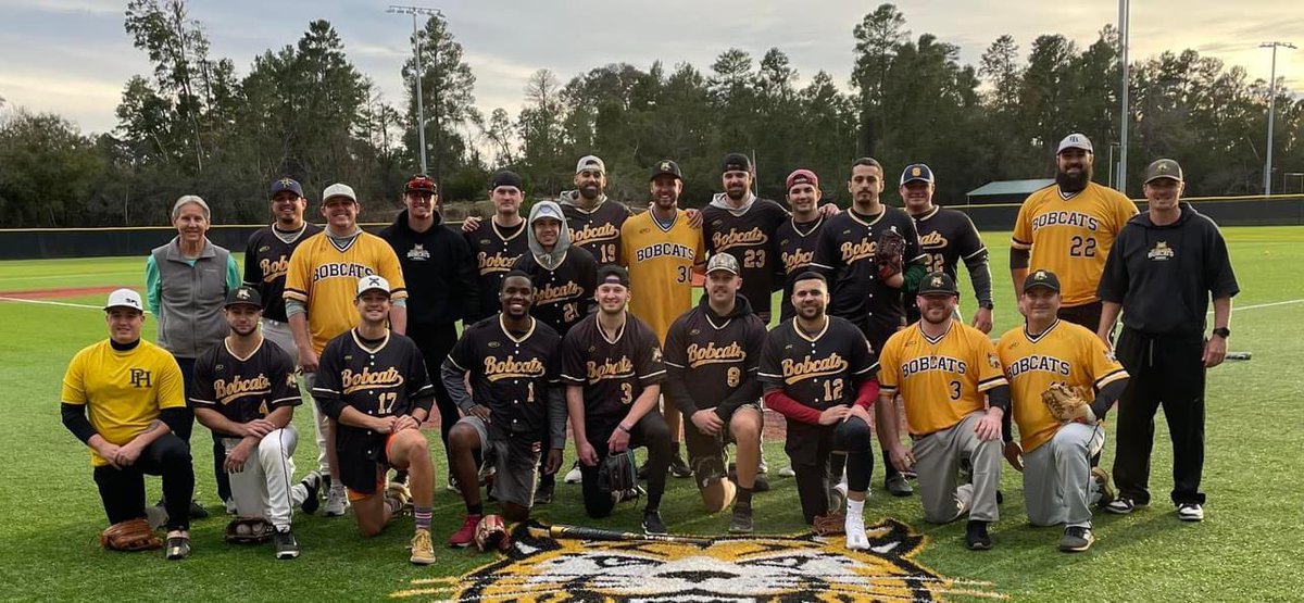 AthleticsPHSC's tweet photo. The boys were back in town Saturday night playing in the annual alumni game. #PHSCBaseball https://t.co/5bcEejkI8d