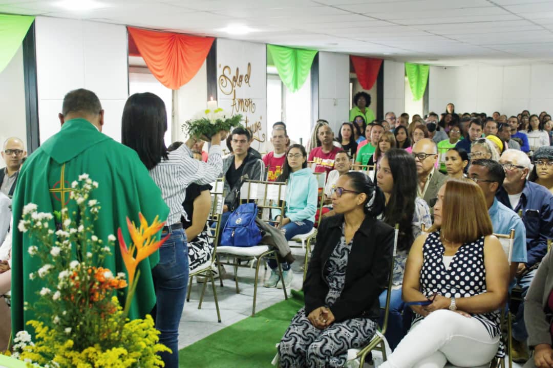 noticierovv's tweet photo. #Economía | Agrourbanos celebraron ocho años de la creación del Minppau

Amplía la información aquí: https://t.co/oRhEbjbUNr

#NoticiasVenevision #14Ene https://t.co/IQYGYt3WHS