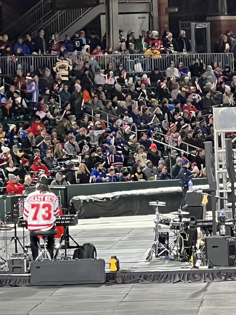 Ahlhecks's tweet photo. @greazykeyz don't think we didn't hear you playing some Creed 💪 great show as always https://t.co/XoT2HE813r
