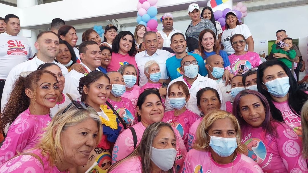 MinSaludVE's tweet photo. En compañía del gobernador del edo. Bolívar @amarcanopsuv se desarrolló exitosamente Jornada Integral de Atención en Salud de la Gran Misión Venezuela Mujer. 
#JuntosPorCadaLatido
#VenezuelaEnUniónYPaz
@NicolasMaduro 
@MagaGutierrezV https://t.co/6gjanQLCX6