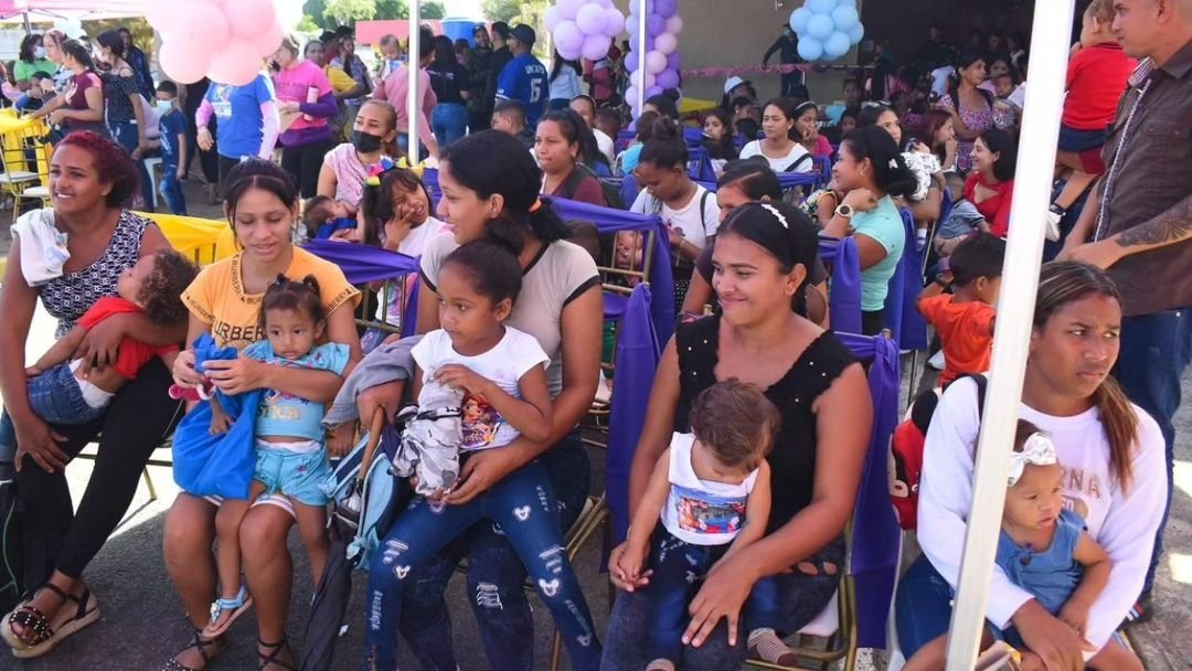 MinSaludVE's tweet photo. En compañía del gobernador del edo. Bolívar @amarcanopsuv se desarrolló exitosamente Jornada Integral de Atención en Salud de la Gran Misión Venezuela Mujer. 
#JuntosPorCadaLatido
#VenezuelaEnUniónYPaz
@NicolasMaduro 
@MagaGutierrezV https://t.co/6gjanQLCX6