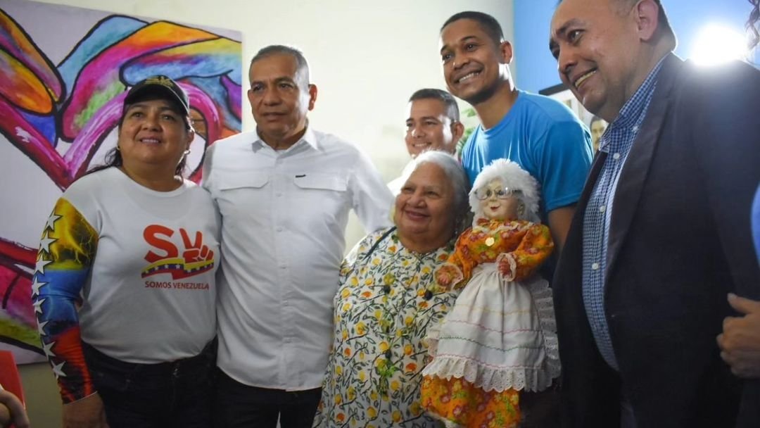 MinSaludVE's tweet photo. En compañía del gobernador del edo. Bolívar @amarcanopsuv se desarrolló exitosamente Jornada Integral de Atención en Salud de la Gran Misión Venezuela Mujer. 
#JuntosPorCadaLatido
#VenezuelaEnUniónYPaz
@NicolasMaduro 
@MagaGutierrezV https://t.co/6gjanQLCX6