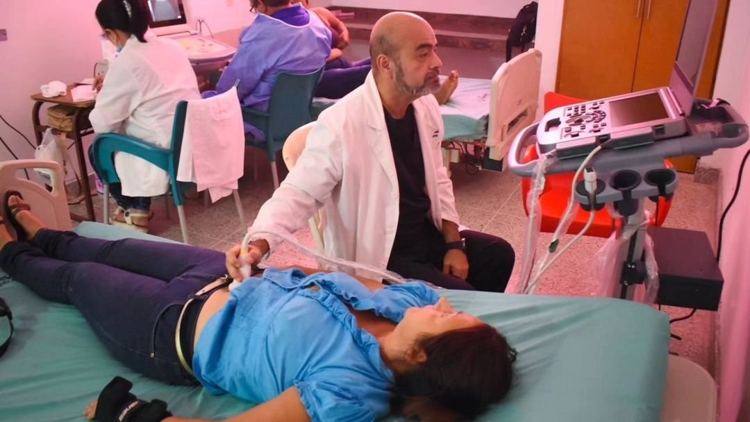 MinSaludVE's tweet photo. En compañía del gobernador del edo. Bolívar @amarcanopsuv se desarrolló exitosamente Jornada Integral de Atención en Salud de la Gran Misión Venezuela Mujer. 
#JuntosPorCadaLatido
#VenezuelaEnUniónYPaz
@NicolasMaduro 
@MagaGutierrezV https://t.co/6gjanQLCX6