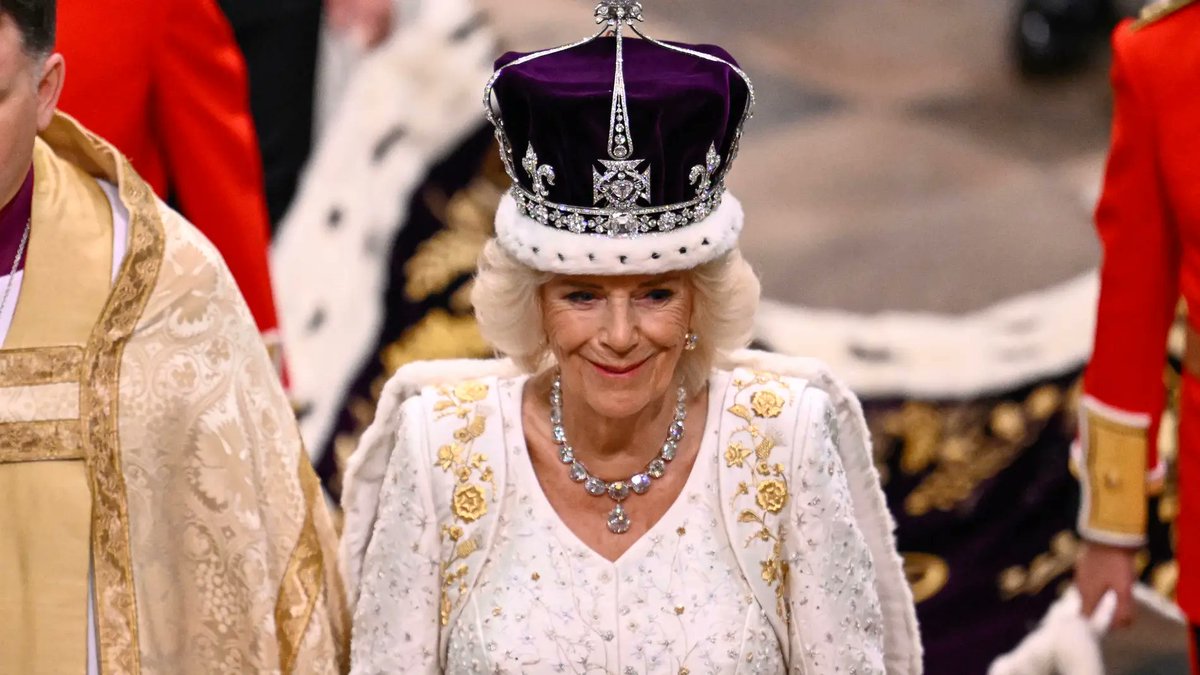 YolandadeAragon's tweet photo. Os cuento esto porque parece que la Corona de Aragón no ha existido. Y aquí se hicieron muchas cosas, entre ellas normas ceremoniales que perduran siete siglos después. Que luego os pensáis que inventáis el Avecrem. Suerte #MaryDonaldson
👸👑🇩🇰💜
#Denmark
#Europeanmonarchies https://t.co/b0LVeT5JGf