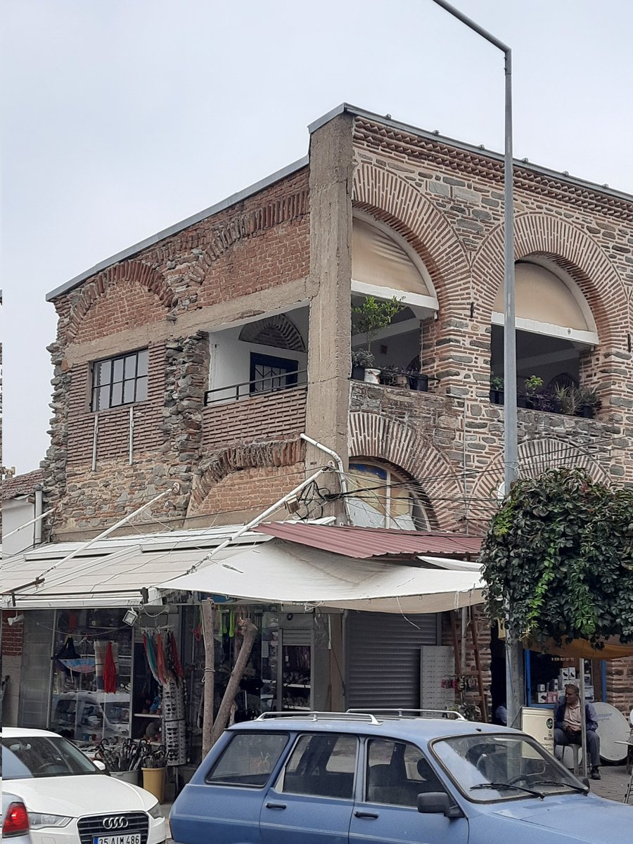 InsaniMimari's tweet photo. Tire'deki bu han hakkında söylenecek çok şey var... Siz ne düşünüyorsunuz? https://t.co/alXOQjwERe