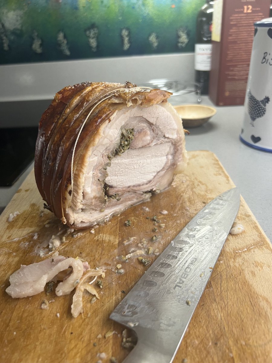 MarrisRobert's tweet photo. Roman cooking tonight! Porchetta #lamiacucina #porchetta #freerange  #roman #whitewine #homecook #homecooking https://t.co/wCO8uWxhOO