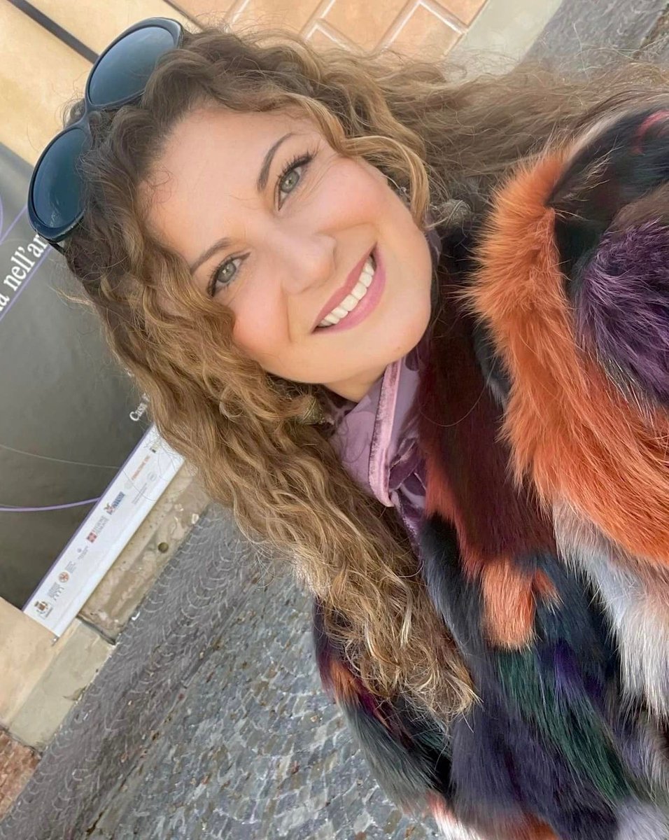 AlessiaRamusino's tweet image. Scrivere musica, scrivere testi, scrivere libri... per me è scrivere la mia vita: la riascolto, la rileggo, la rielaboro... 

#irisfields #anincurableromantic #evolvere #lultimorespirodelleone #100donnevestitedirosso