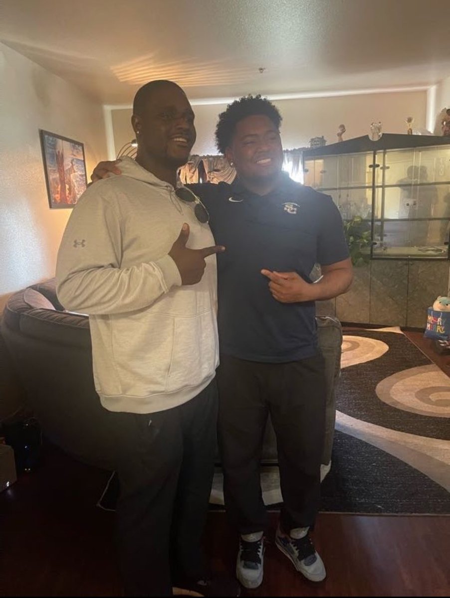 CarnellFerguson's tweet photo. Had a great Home Visit with the Colgate staff. Thank you guys for coming out !🫶🏽‼️ https://t.co/dmnwSlYCct