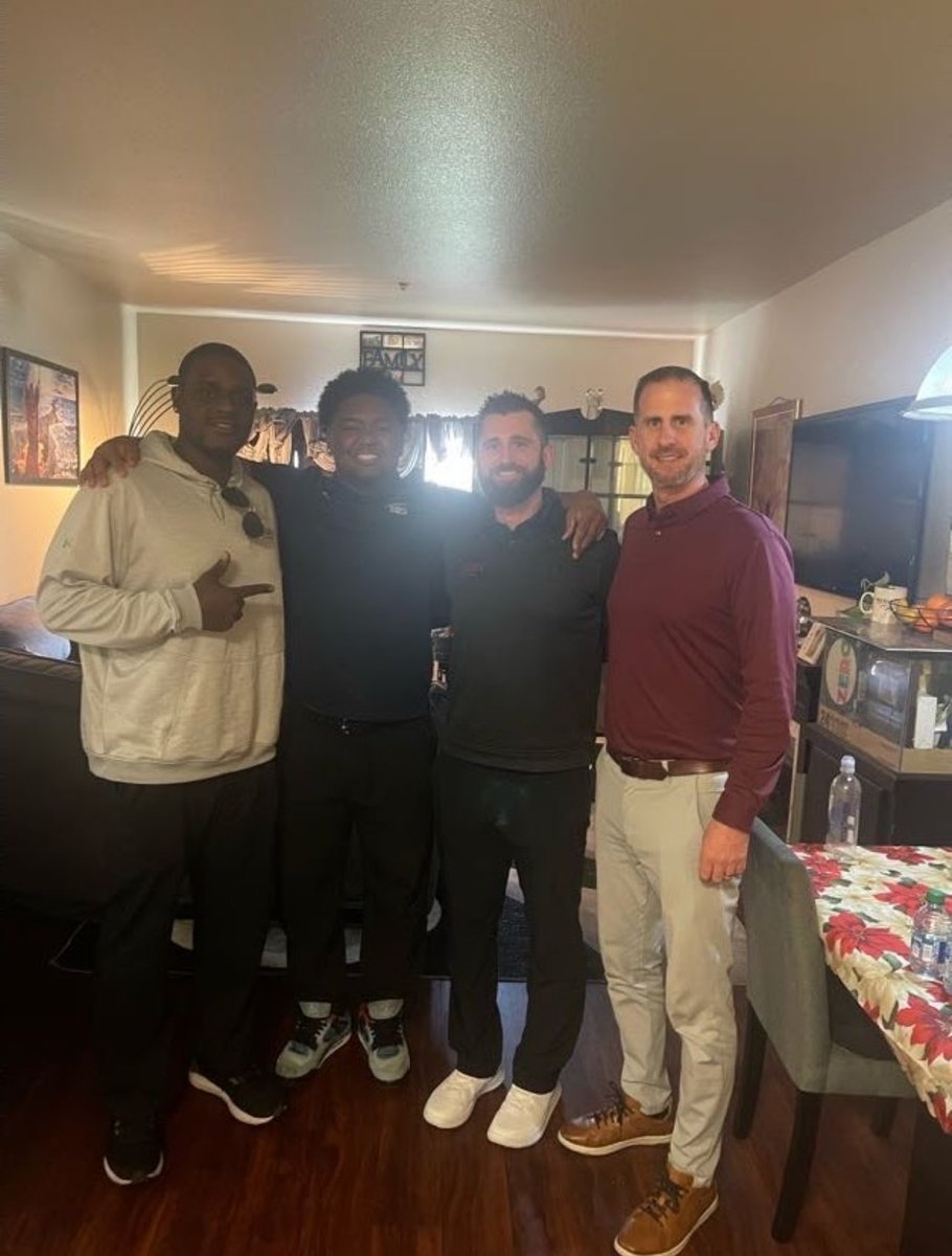 CarnellFerguson's tweet photo. Had a great Home Visit with the Colgate staff. Thank you guys for coming out !🫶🏽‼️ https://t.co/dmnwSlYCct