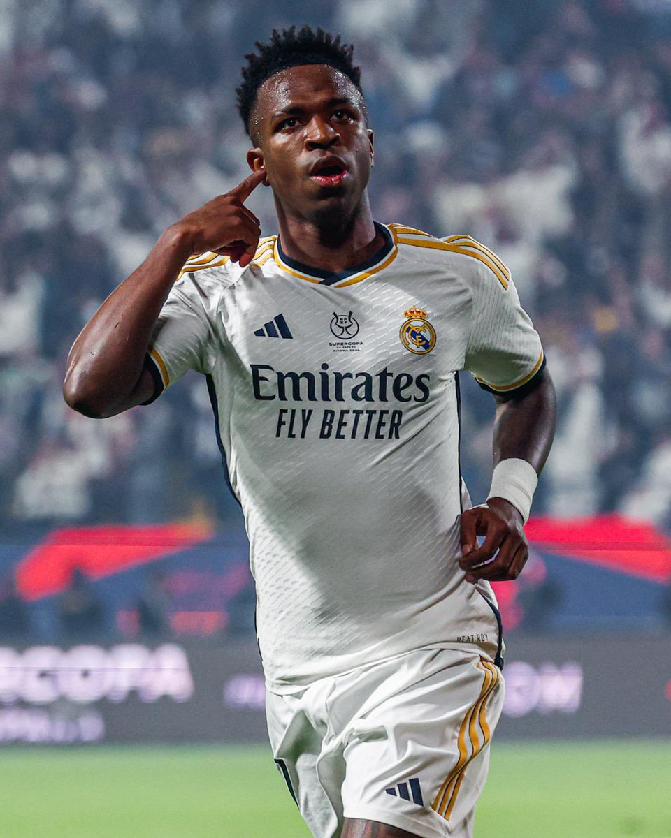 ActuFoot_'s tweet photo. 𝗧𝗥𝗜𝗣𝗟𝗘́ 𝗘𝗡 𝟯𝟴 𝗠𝗜𝗡𝗨𝗧𝗘𝗦. 🥵

07’ ⚽️
10’ ⚽️
38’ ⚽️

VINICIUS JR. 🇧🇷🤍

📸 @RealMadrid https://t.co/ddLpC9MQoy