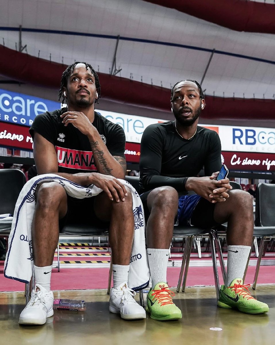 A lot of greatness in one photo

<a href="/_barrybrown5/">Barry Brown</a> &amp; <a href="/Jpullz0/">Jacob Pullen</a> 

Shoutout to the ‘Cats overseas!