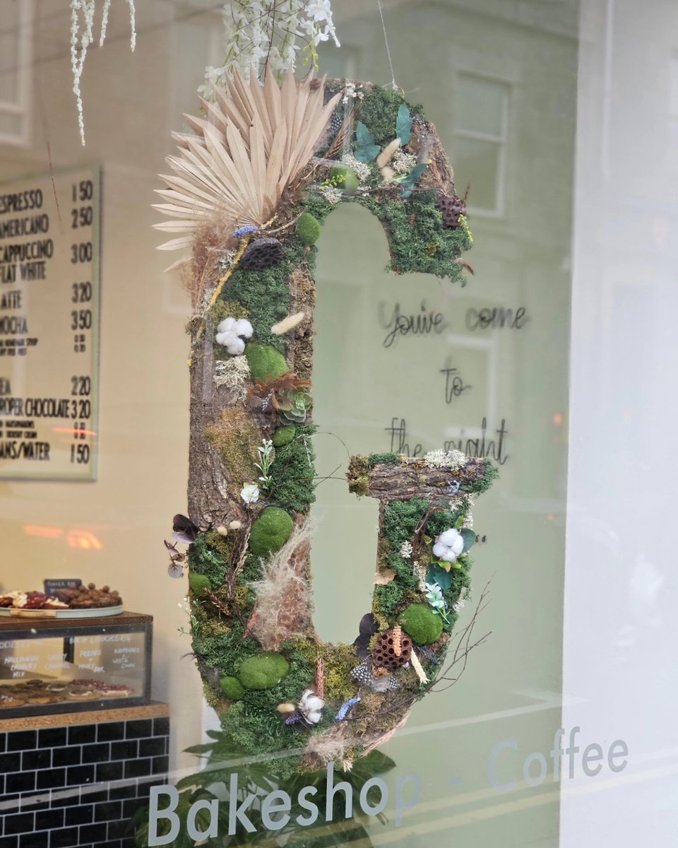 Come with us to the perfect sweet escape at Gumblossom ! 🍰☕️ 

Nestled on Rosemount Place in Aberdeen, this family-run bakery is your ticket to cake paradise. Treat your taste buds to incredible cakes paired with our delicious specialty coffee 🎉✨