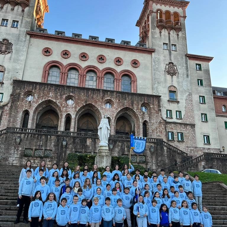 larramendibidea's tweet photo. 🥁𝗗𝗼𝗻𝗼𝘀𝘁𝗶𝗮𝗸𝗼 𝗲𝗴𝘂𝗻𝗲𝗿𝗮𝗸𝗼 𝗴𝗶𝗿𝗼𝗮 𝗯𝗲𝗿𝗼𝘁𝘇𝗲𝗻. Antiguako Gurutze Gorrian eta Urbil merkataritza gunean danbor-hotsak entzuten hasi dira.  Sarriegiren doinuak denek gozatu ahal izatea da gure nahia. Sin la dedicación del AMPA, esto no sería posible. https://t.co/WibgN8VGfY