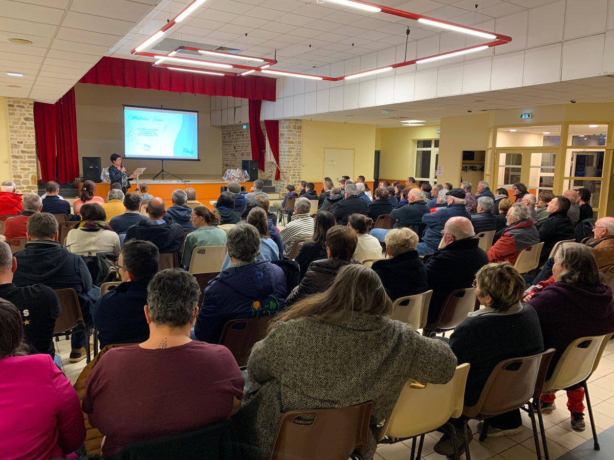 Peault85's tweet photo. Plus de 120 personnes ont assisté, samedi, à la cérémonie des #vœux du Maire de #Péault.
Lisiane Moreau a passé en revue l'année 2023 et présenté les grandes lignes des projets pour 2024.
Notamment les travaux de la salle de fêtes qui vont commencer ce lundi 15 janvier. https://t.co/vWnncJox0x