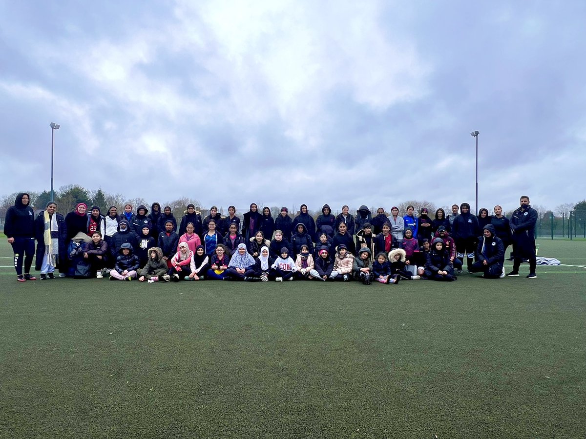 BYSA girls football in action every week no matter what the weather they are the future lionesses 🦁 @BCFCCommunity @AVFCFoundation @wwfcfoundation @WFCFoundation_ @WMRFCA @WestMidsPCC @RoyalNavy @CityOfBhamHC @BhamCityCouncil @DCMS @HoECF @TNLComFund @sported_UK @KatharineMerry