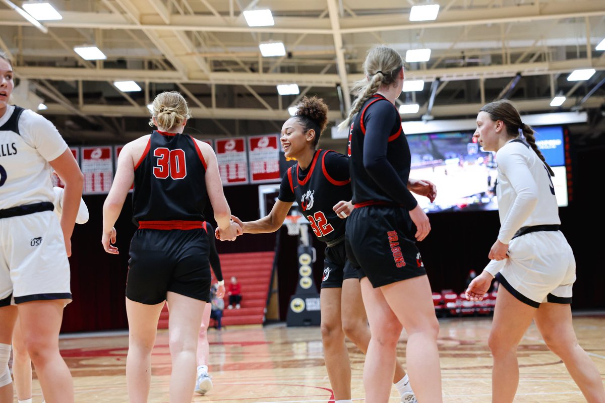 MSUM_WBB's tweet photo. πΈ reπ§’ from last nights win against USF
#msum #wbb #rolldrags #winning #photorecap #basketball https://t.co/Xrj6B9yhOU