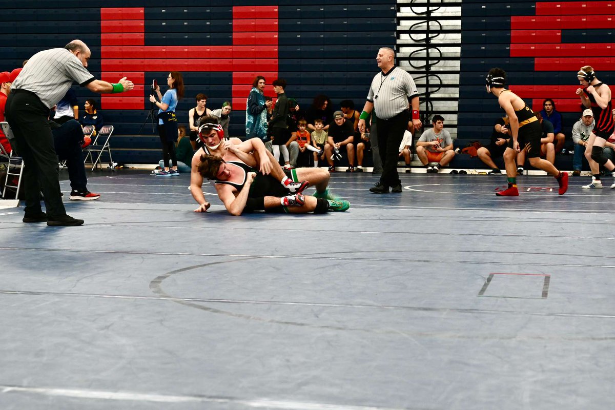BrodySwitzer2's tweet photo. Great time at fivay falcon duals 8-0 https://t.co/9clfqNM5Ac