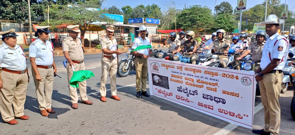 SPHassan2's tweet photo. ರಾಷ್ಟ್ರೀಯ ರಸ್ತೆ ಸುರಕ್ಷತಾ ಸಪ್ತಾಹ -2024ರ ಅಂಗವಾಗಿ  ಜಿಲ್ಲಾ ಪೊಲೀಸ್ ವತಿಯಿಂದ ಹಾಸನ ಉಪ ವಿಭಾಗದ ಅಧಿಕಾರಿ ಮತ್ತು ಸಿಬ್ಬಂದಿಯವರು 'ಹೆಲ್ಮೆಟ್ ಜಾಥಾ' ಕಾರ್ಯಕ್ರಮವನ್ನು ಈ ದಿನ ಬೆಳಗ್ಗೆ 10 ಗಂಟೆಗೆ ಡೈರಿ ವೃತದಿಂದ ಕೈಗೊಂಡು,(1/2)
@DgpKarnataka @KarnatakaCops @Rangepol_SR @addlsp_hassana @Addlsp2HSN @112Hassana https://t.co/uqteuAVQLJ