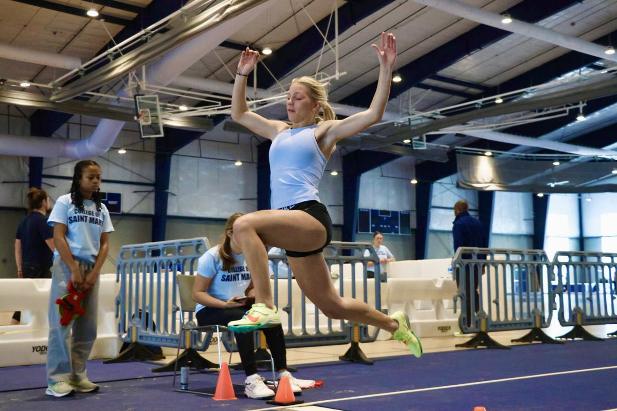 PrepRunningNerd's tweet photo. Early shots from the @CSM_Flames meet.  You should be here. https://t.co/mBH1BPLioY