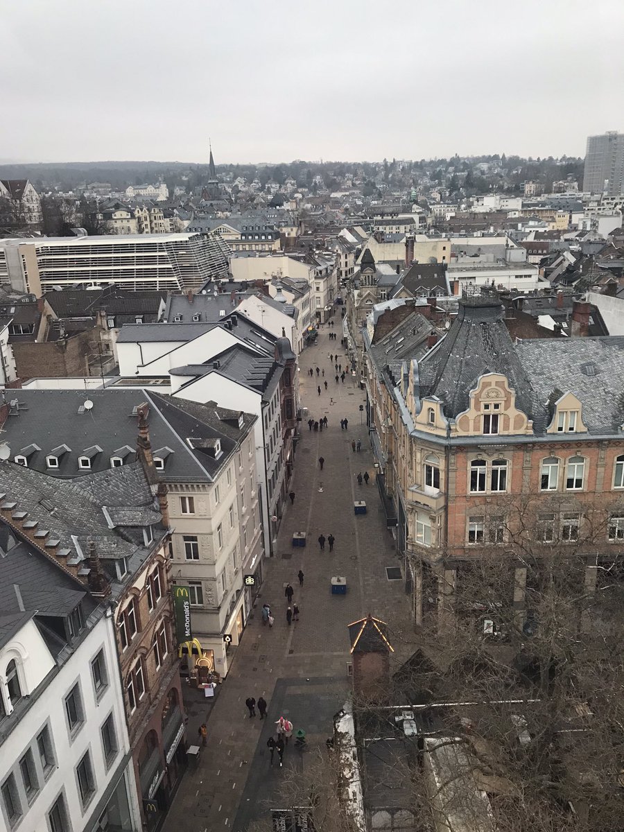 WissbadenerBub's tweet photo. #Wiesbaden von oben aus dem Riesenrad und anschließend Einkehr in den #Andechser im #Ratskeller.

Zum Wohle! 🍻 https://t.co/f3PjV8qC8B