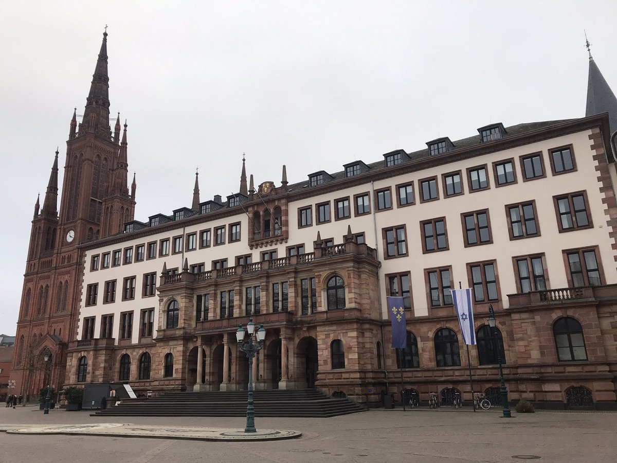 WissbadenerBub's tweet photo. #Wiesbaden von oben aus dem Riesenrad und anschließend Einkehr in den #Andechser im #Ratskeller.

Zum Wohle! 🍻 https://t.co/f3PjV8qC8B