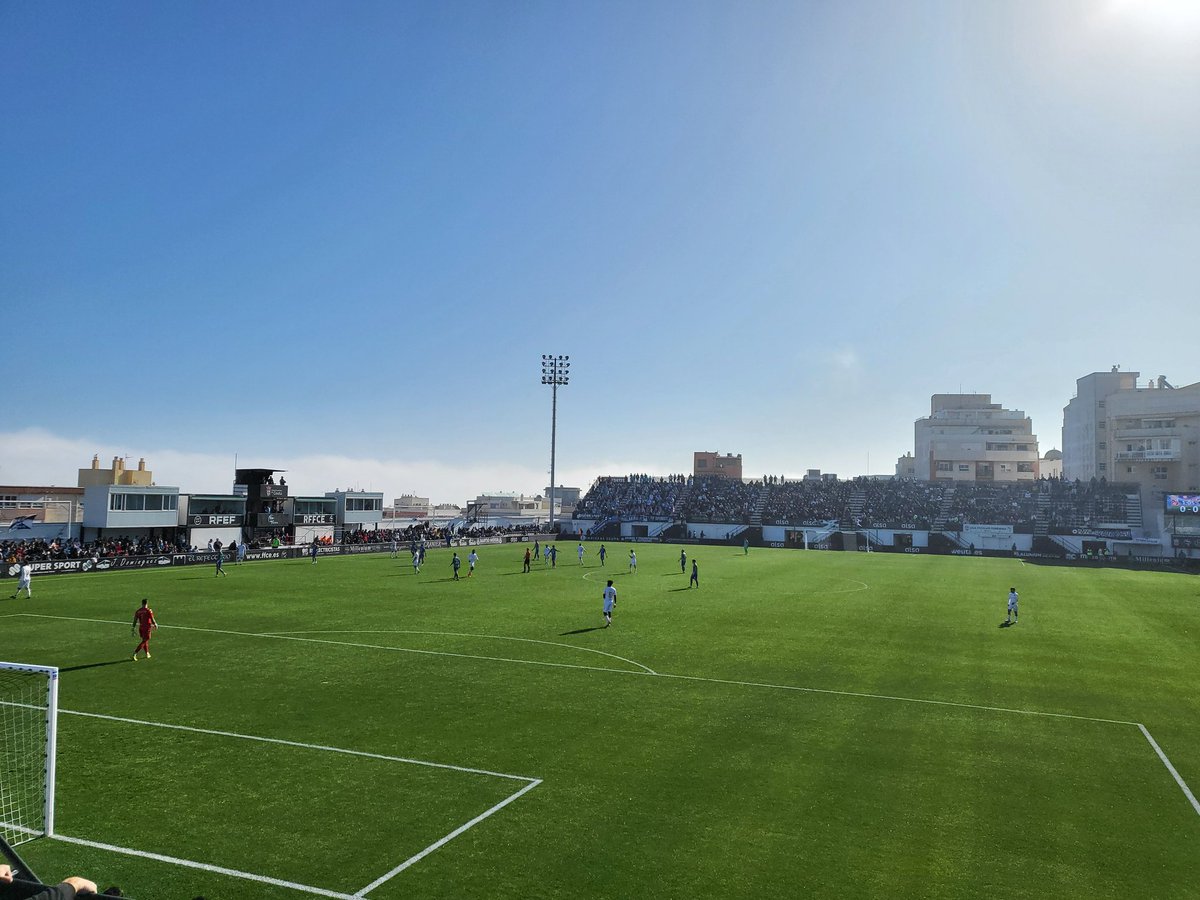 Domingo de gran fútbol en el Estadio Alfonso Murube. Primera Federación <a href="/ADCeuta_FC/">AD CEUTA FC</a> vs <a href="/MalagaCF/">Málaga CF</a>. #PrimeraFederación