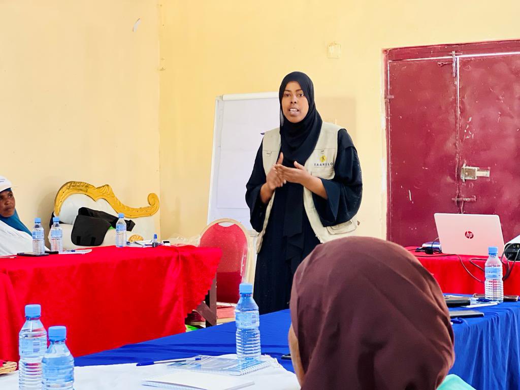 TaakuloSomali's tweet photo. @TaakuloSomali in partnership with @SOSCVSomaliland Provided training on peacebuilding for the two peace committees in Ainabo IDPs, to enhance their knowledge and skills in promoting peace and security. 

Thanks to @SOSCVSomaliland https://t.co/DCc1aiXPuK